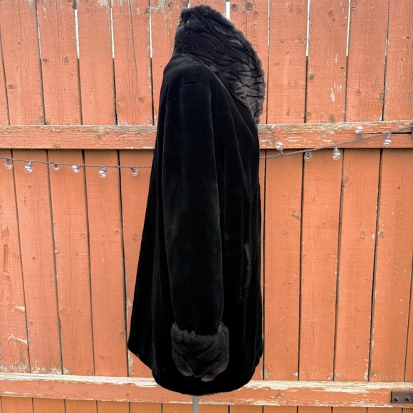 Stunning Luxe Vintage Black Faux Fur Swing Coat - Picture 4 of 16